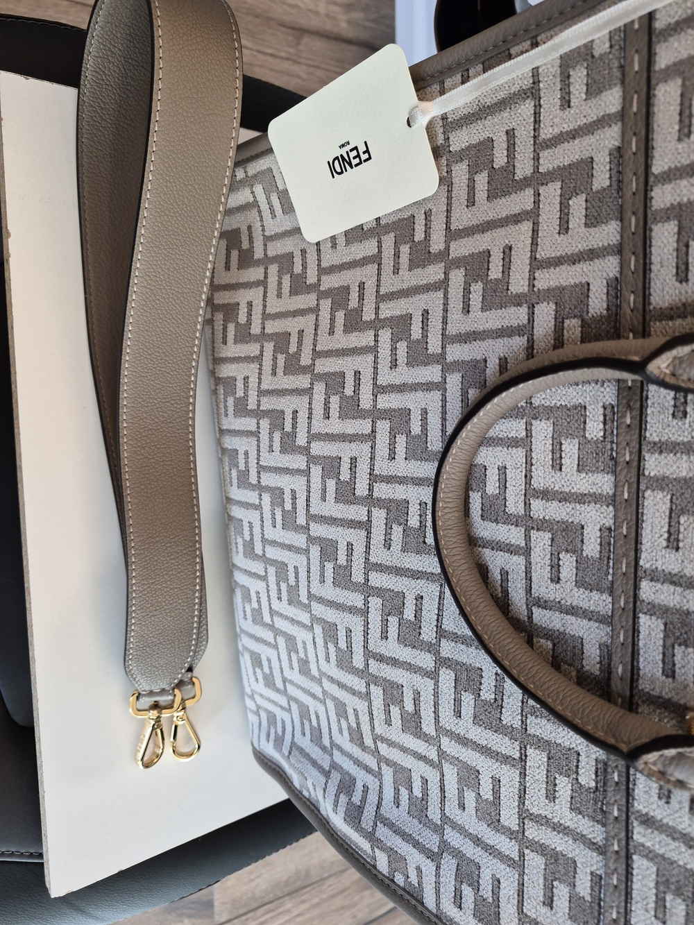 Fendi Roma FF Logo Sunshine Tote in Taupe NWT - Picture 7 of 13